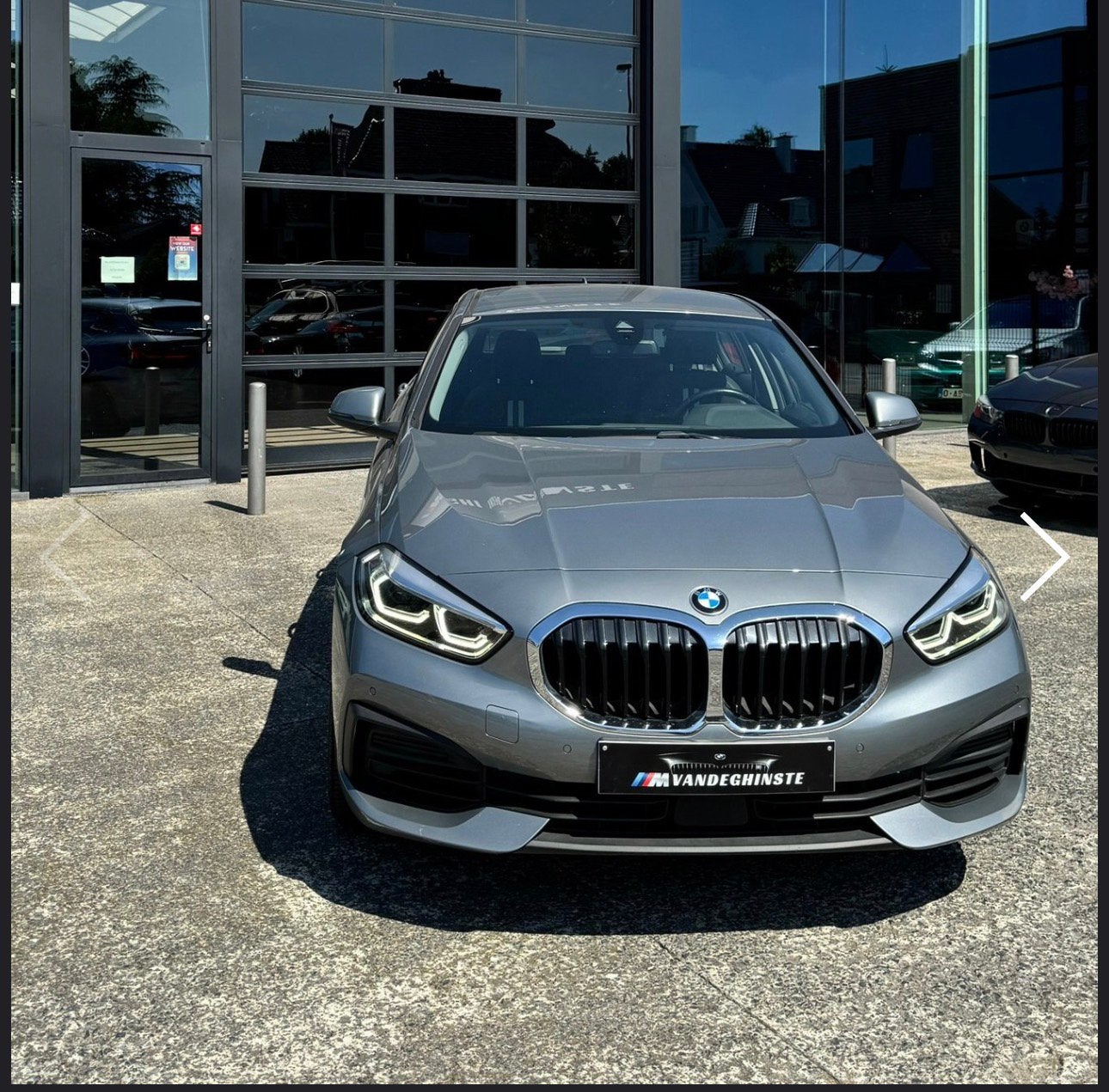 BMW 116i (2023) Automaat – Sportinterieur - 1 Jaar Garantie, Auto's, 5 deurs, Zilver of Grijs, Adaptive Cruise Control, 1499 cc