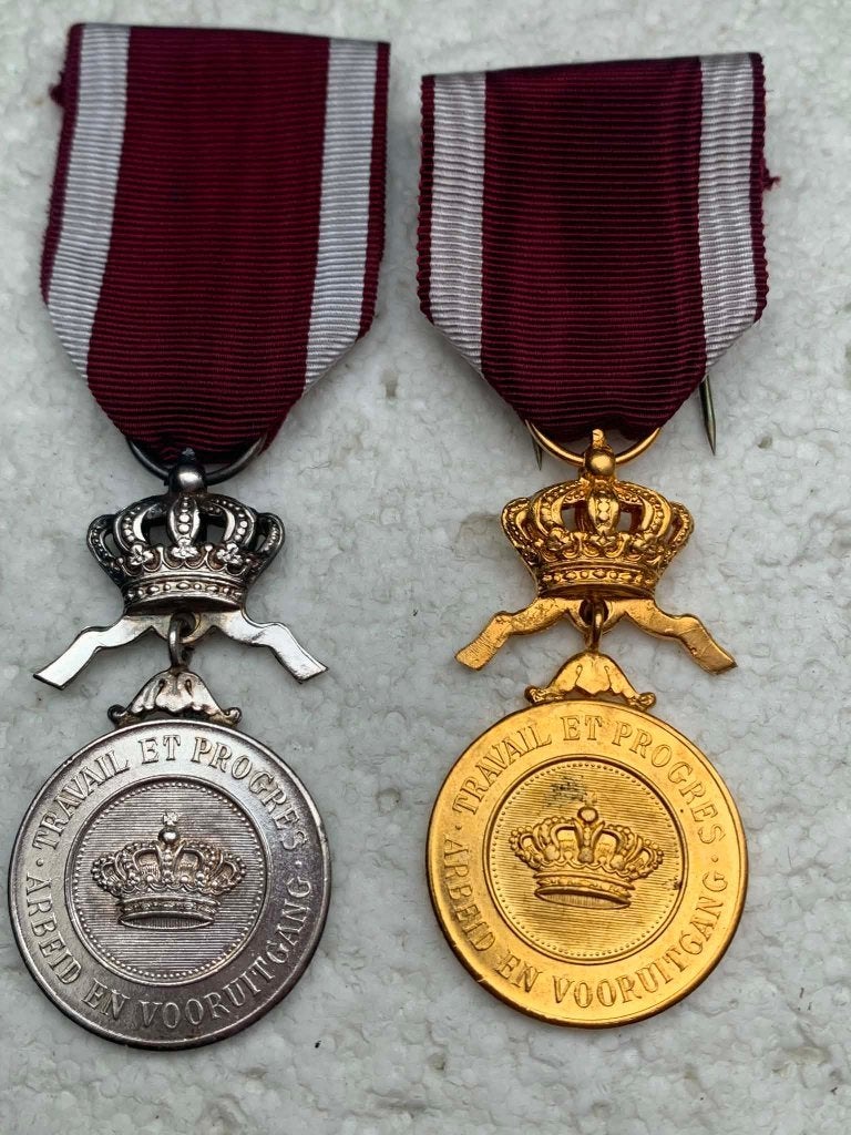 Medailles, Zilveren + Gouden Medailles vn Kroonorde, Als LOT, Verzamelen, Ophalen of Verzenden, Landmacht, Lintje, Medaille of Wings