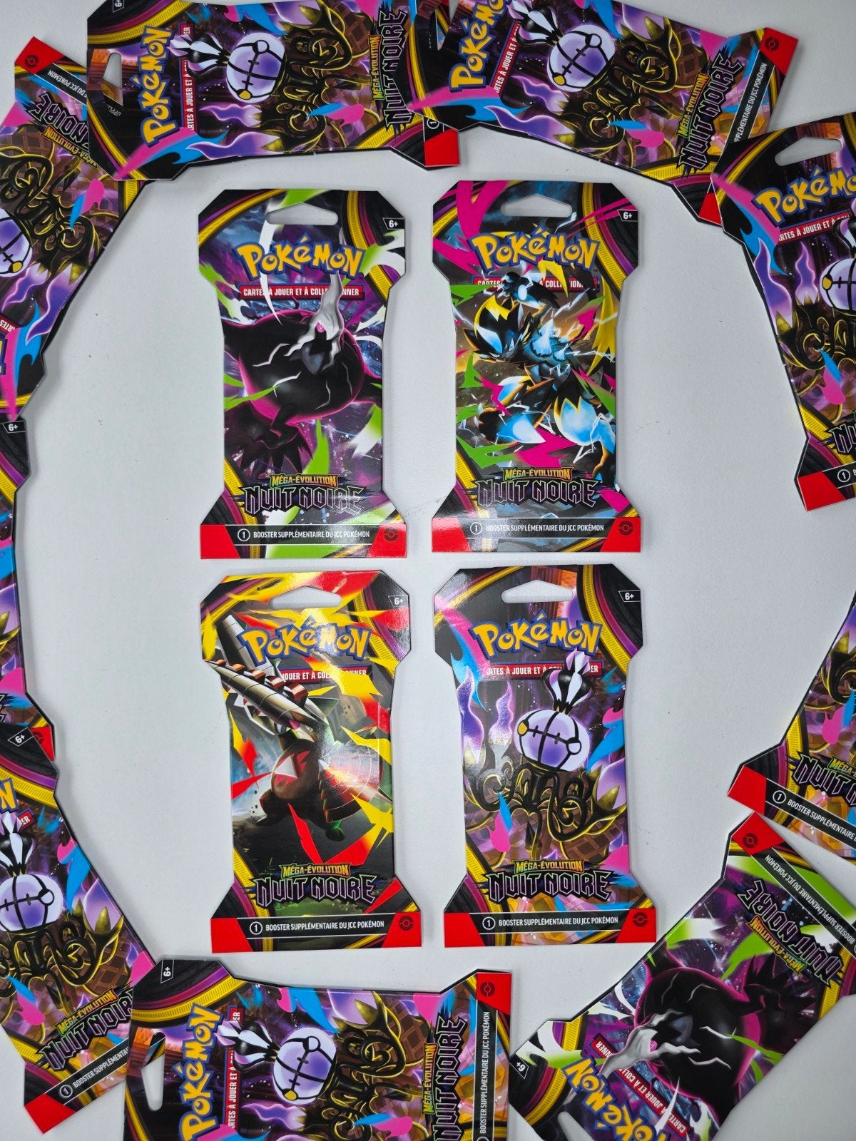 1 verpakking van 4 Black Night Cardboard Blisters ME05 Pokem, Ophalen of Verzenden, Nieuw, Booster, Foil
