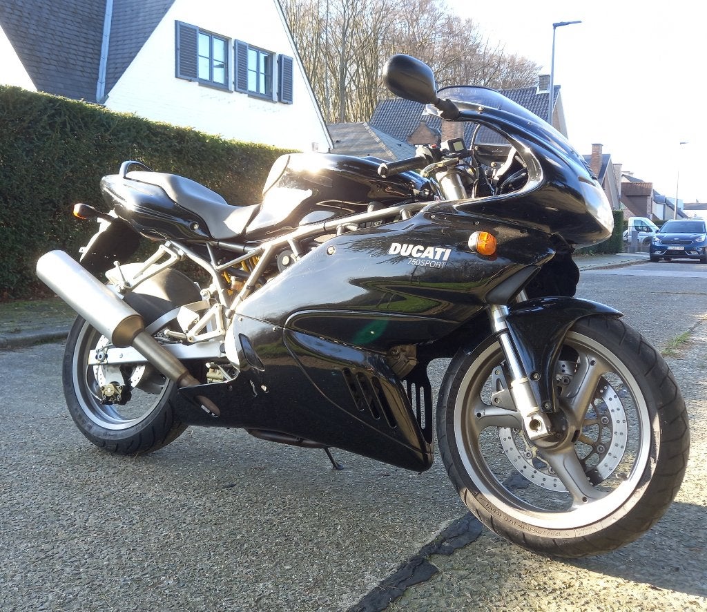 Ducati 750 SuperSport ie -  état d'origine 2001