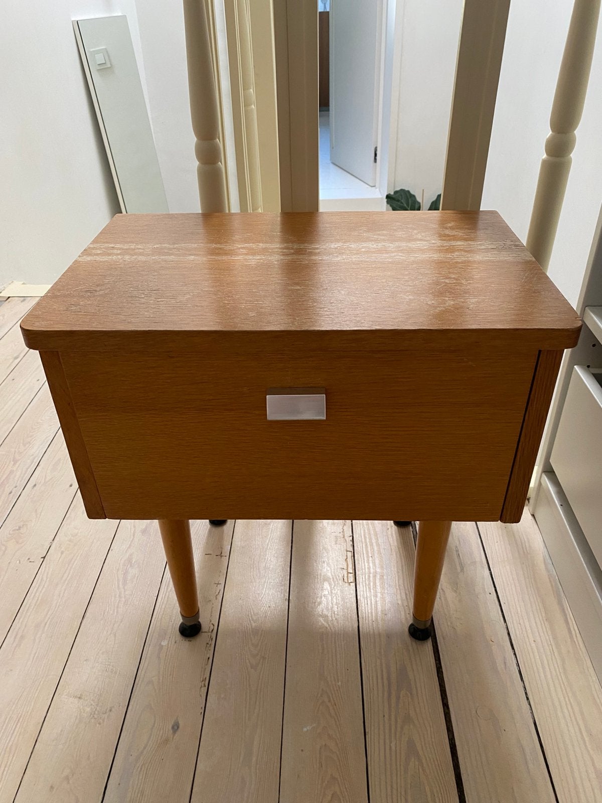 Super leuk vintage / retro nachtkastje, Moins de 55 cm, Moins de 45 cm, Enlèvement, Utilisé