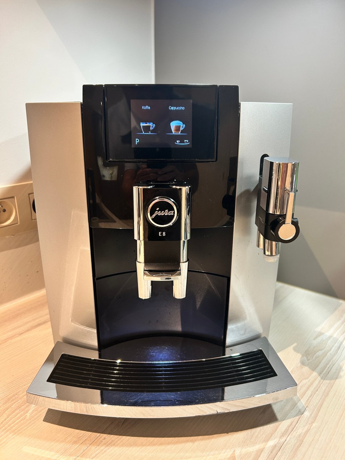 Jura E8 Touch, Elektronische apparatuur, Ophalen, Gebruikt, Gemalen koffie, Afneembaar waterreservoir