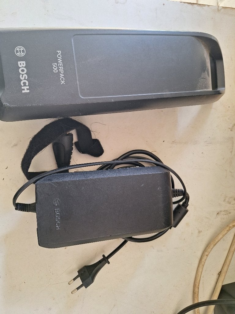 bosh powerpack 500 en oplader, Fietsen en Brommers, Fietsaccessoires | Fietsaccu's, Gebruikt