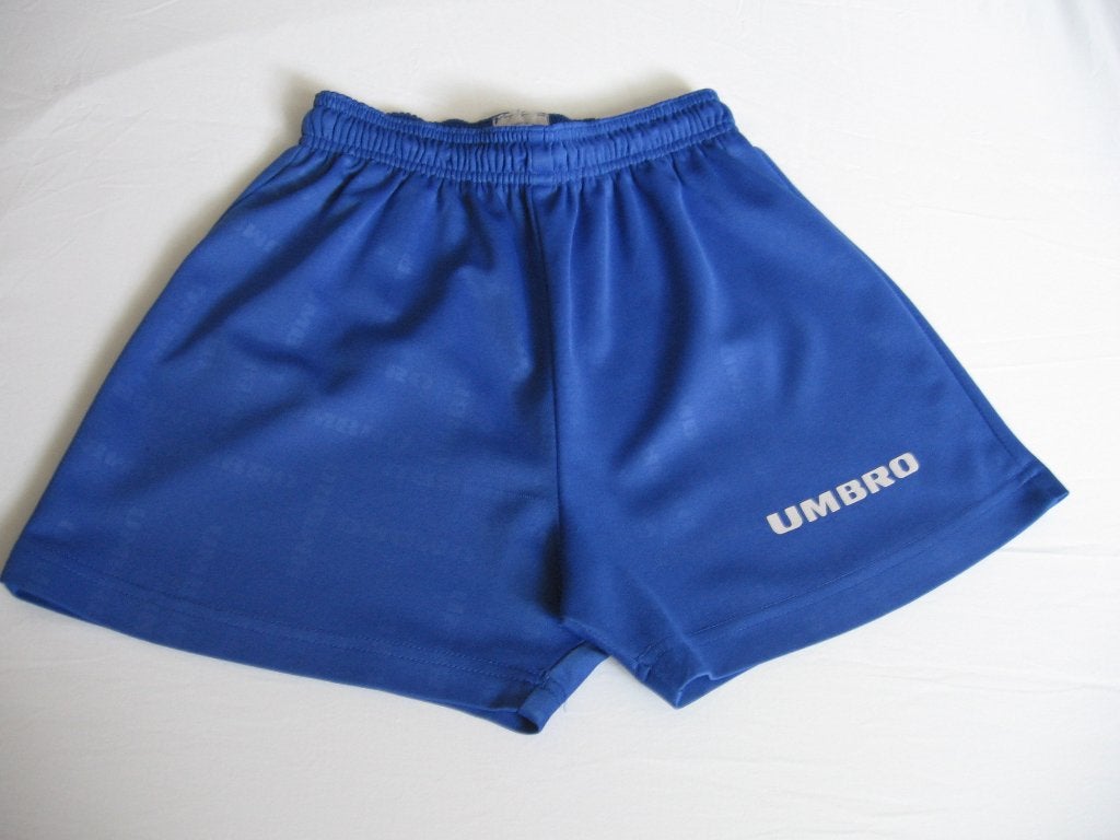 Blauw voetbalshort van Umbro, maat 128, Enfants & Bébés, Vêtements enfant | Taille 128, Enlèvement ou Envoi