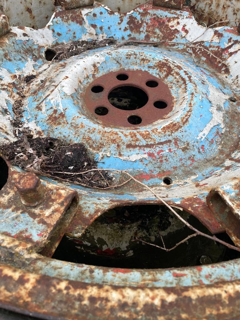 Fordson wielen, Ophalen