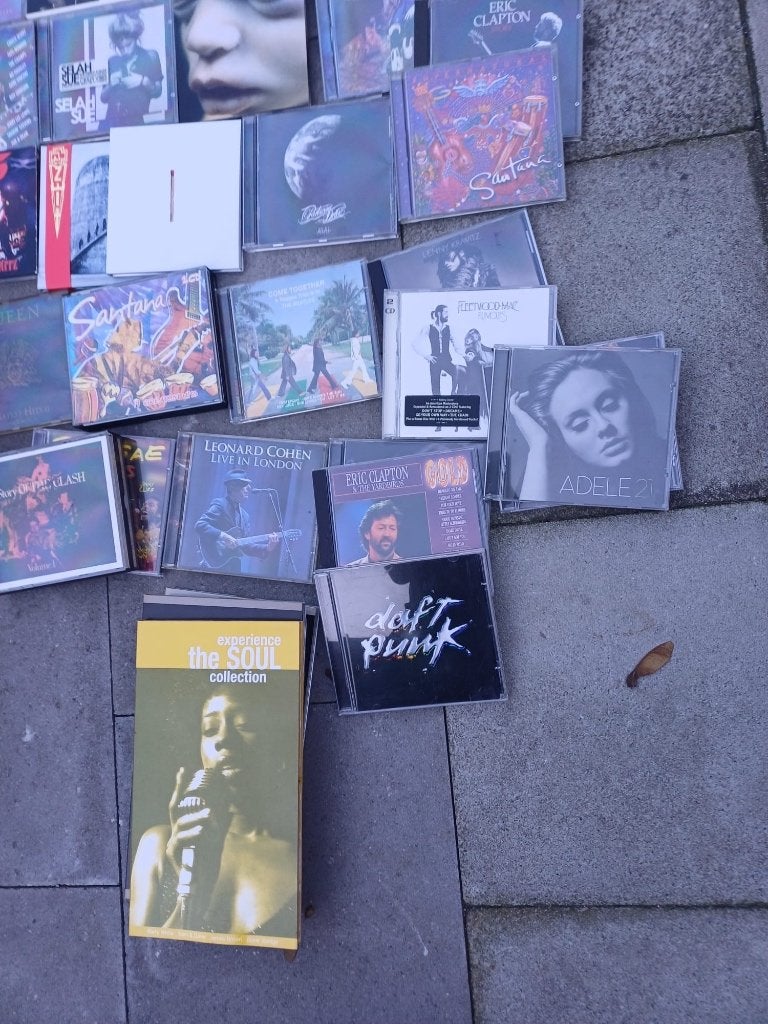 Grote verzameling cd’s, Enlèvement, Utilisé