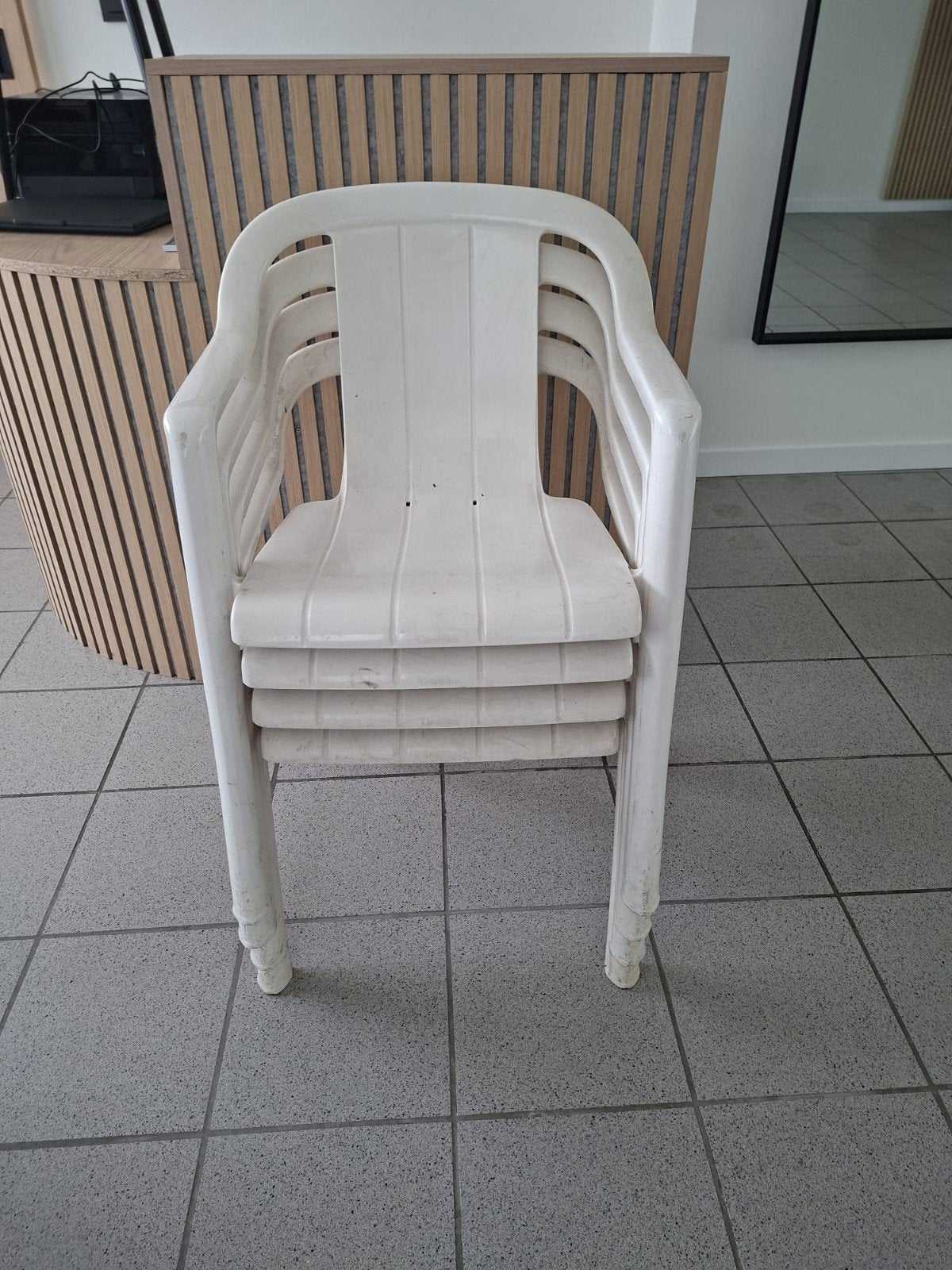 4 witte tuinstoelen (plastic), Jardin & Terrasse, Chaises de jardin, Enlèvement, Plastique, Empilable