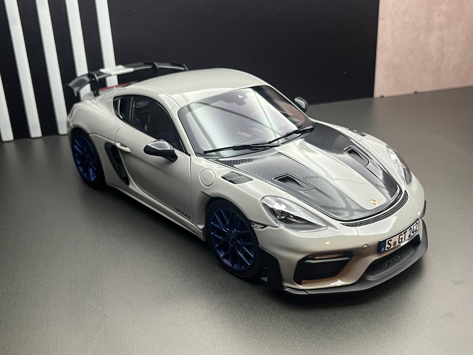 Porsche Cayman GT4 RS weissach pack, Ophalen, Zo goed als nieuw, Norev