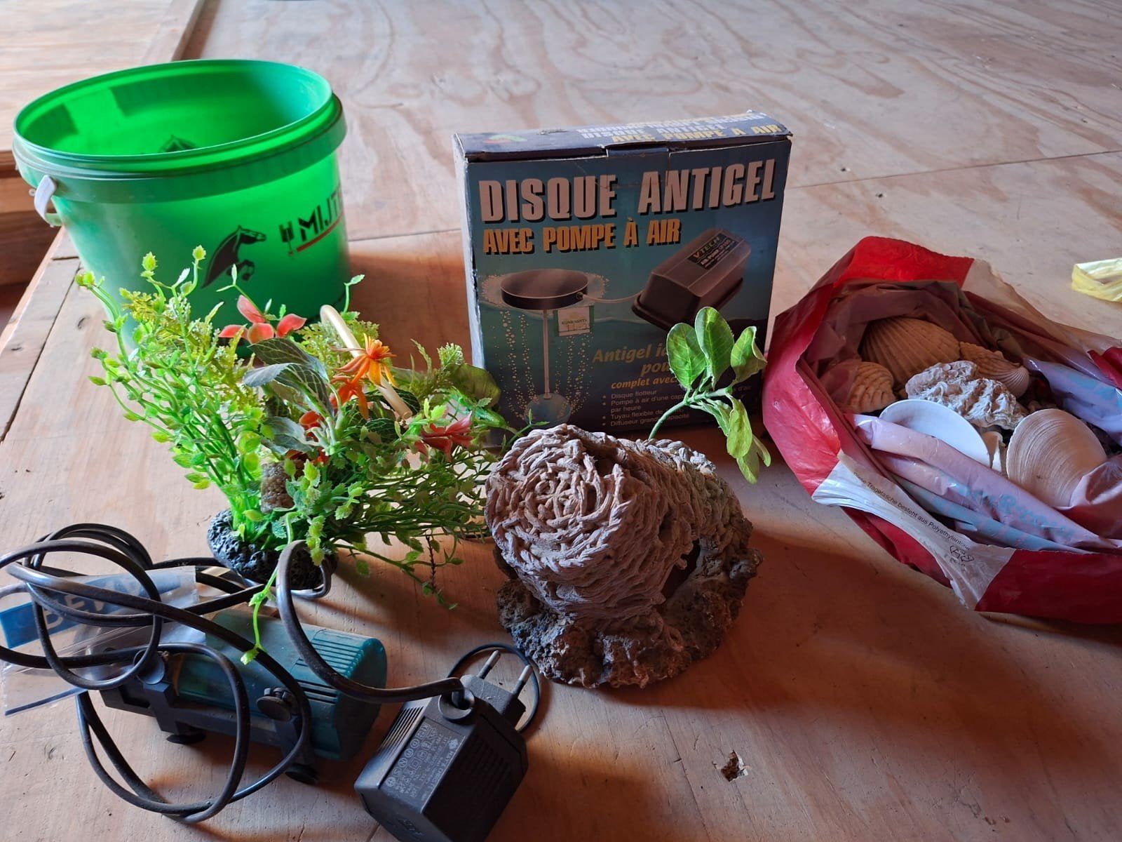 aquarium met toebehoren, Enlèvement