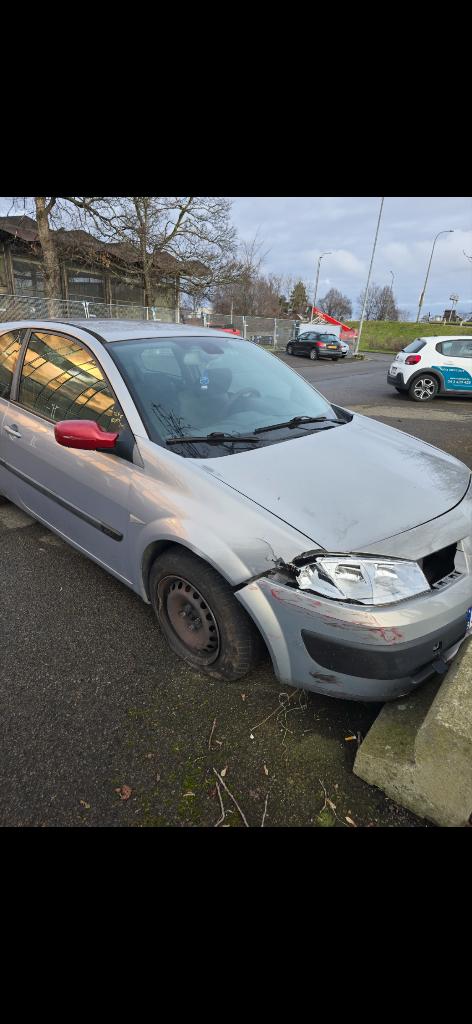 Renault Megane accidentée, Autos, Achat, Entreprise, Diesel, Mégane