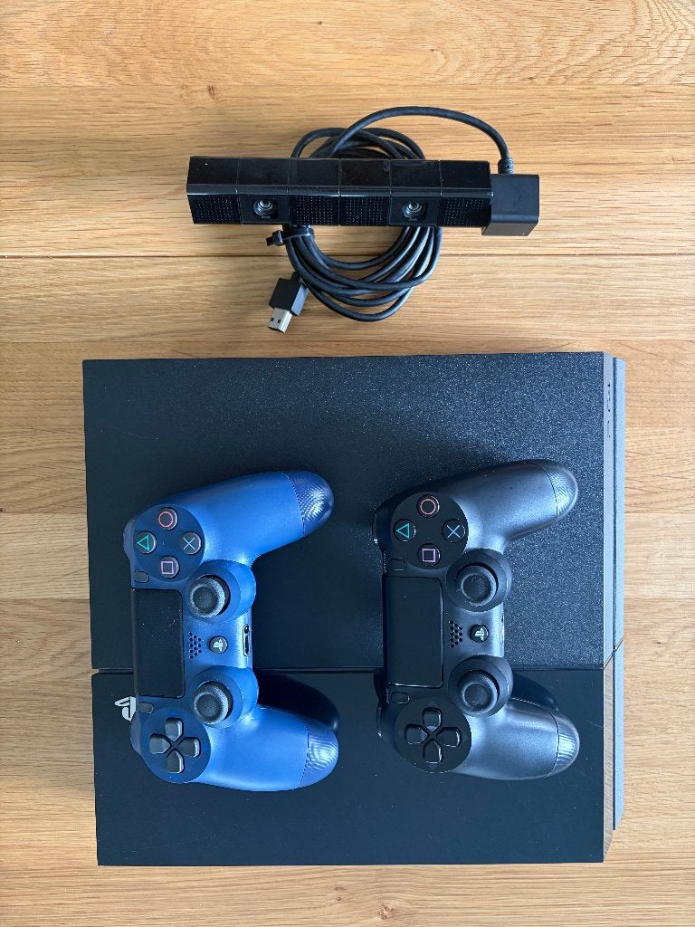 PlayStation 4 + 2 controllers/Kabels & Game, 2 spelers, Ophalen, Gebruikt