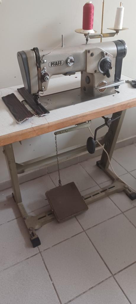 pfaff naaimachine met drievoudige aandrijving voor dik en di, Hobby en Vrije tijd, Naaimachines en Toebehoren, Ophalen, Naaimachine