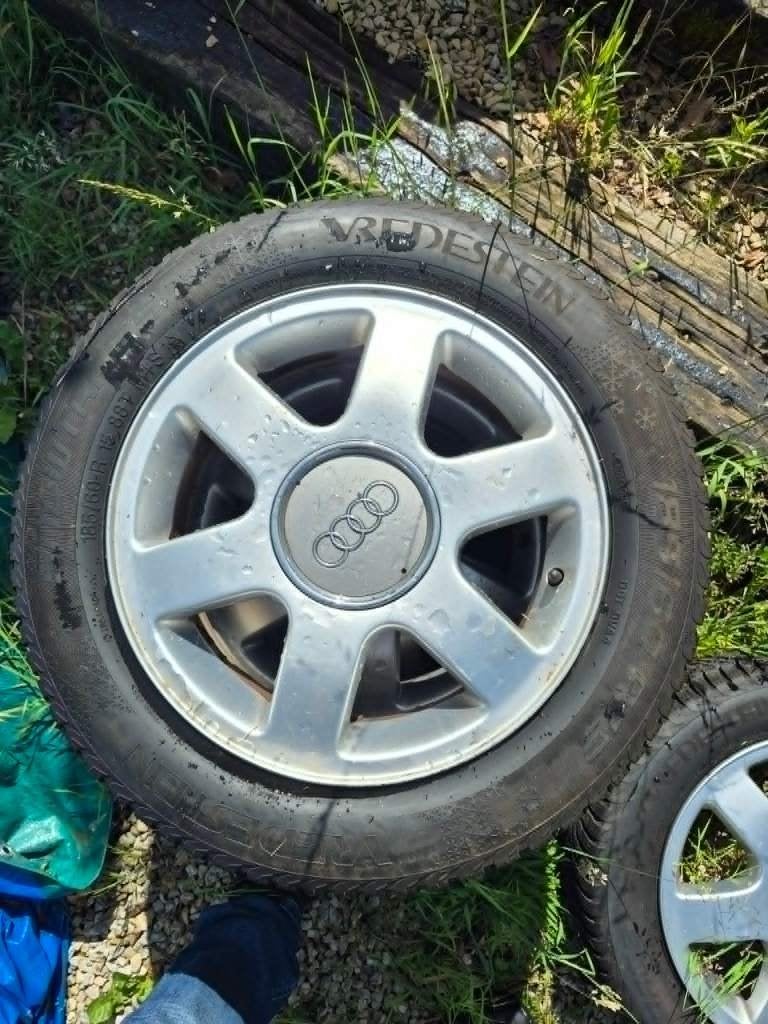 Jantes Audi avec pneus hiver comme neufs, 15 pouces, Pneus et Jantes, Pneus hiver, Véhicule de tourisme