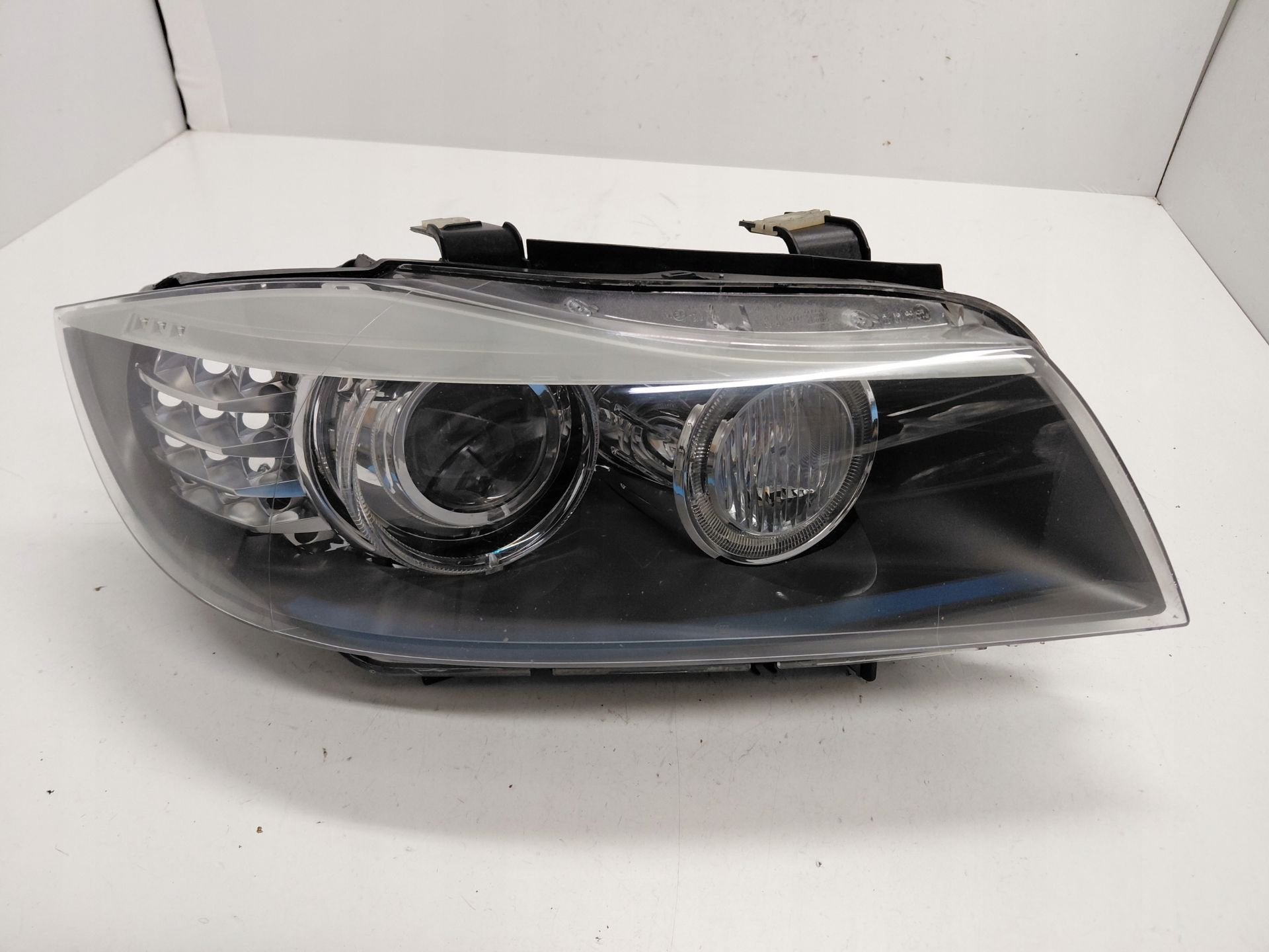 BMW E90 Koplamp Rechts BMW, Petuelring 130
80788  Munich, DE, Gebruikt, Info@bmw.de, BMW