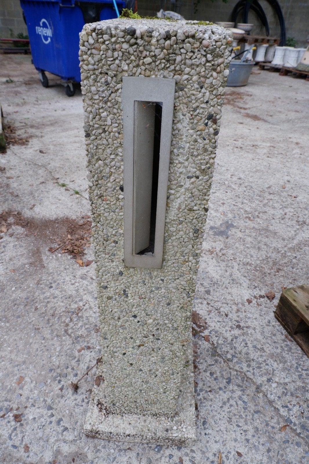 Boîtes aux lettres en béton, Ophalen