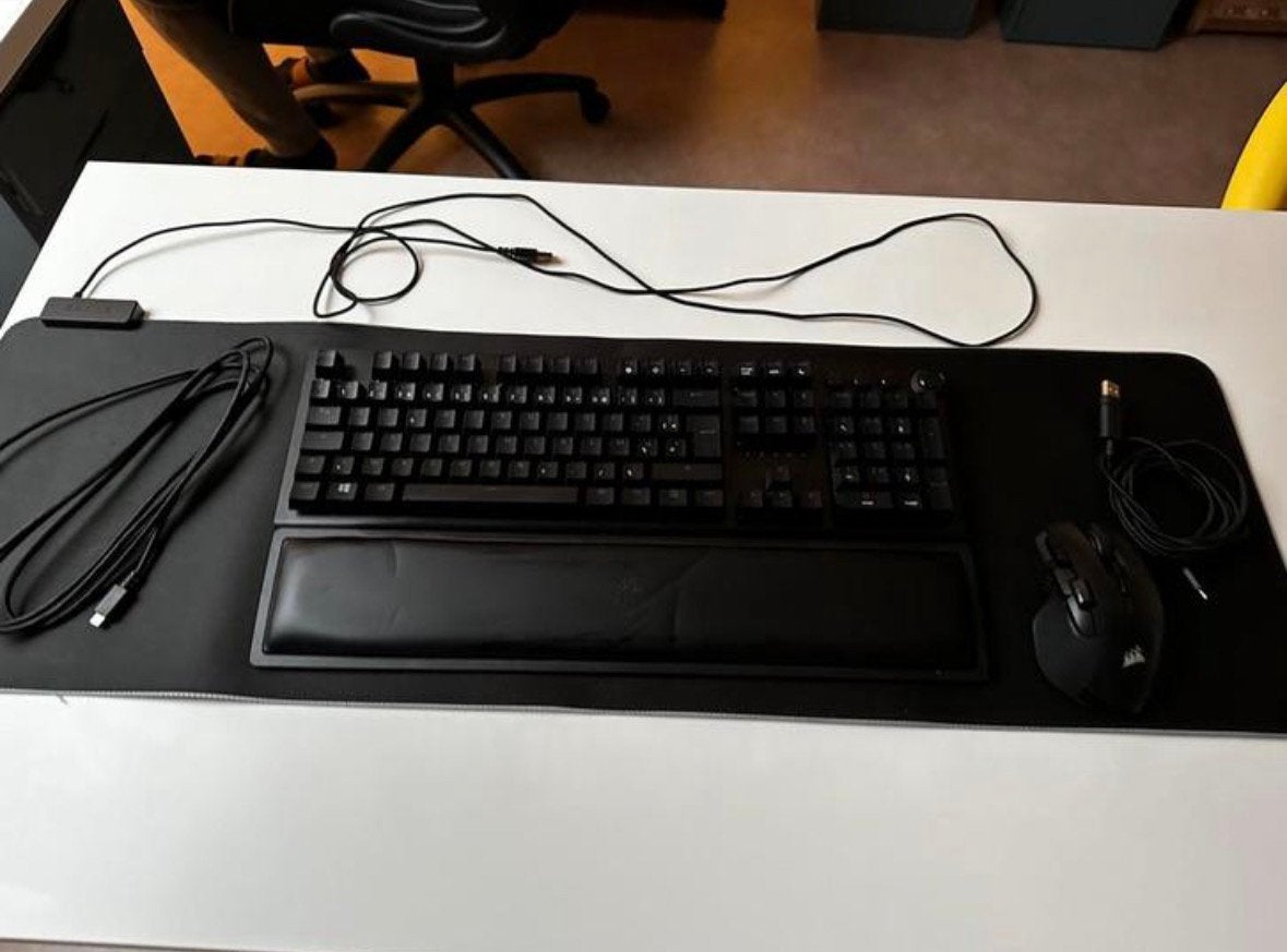 Gaming klavier, pc muis en xl muismat RGB, Computers en Software, Ophalen, Zo goed als nieuw