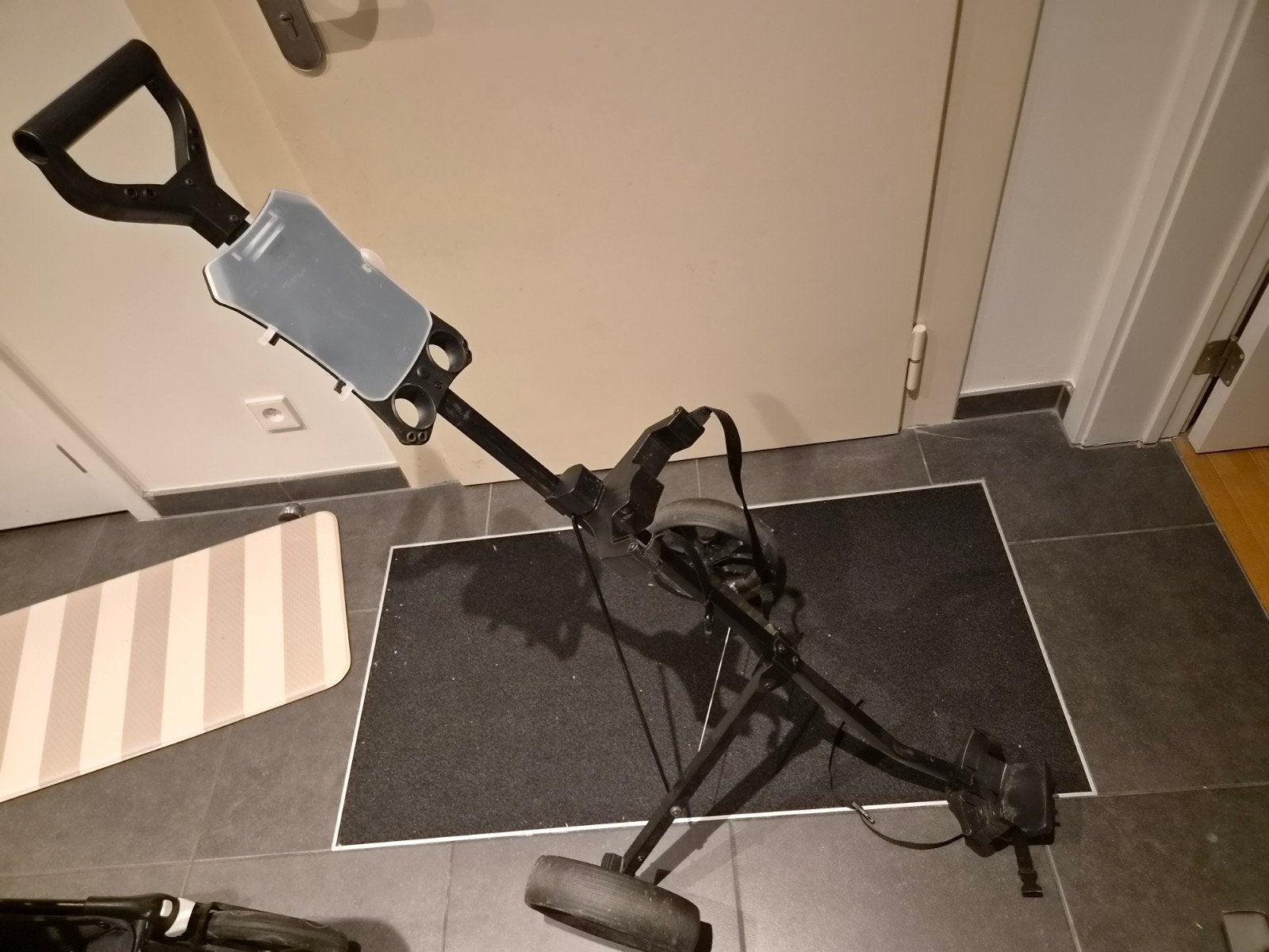 Chariot de golf 2 roues pliable – Bon état
​, Enlèvement ou Envoi