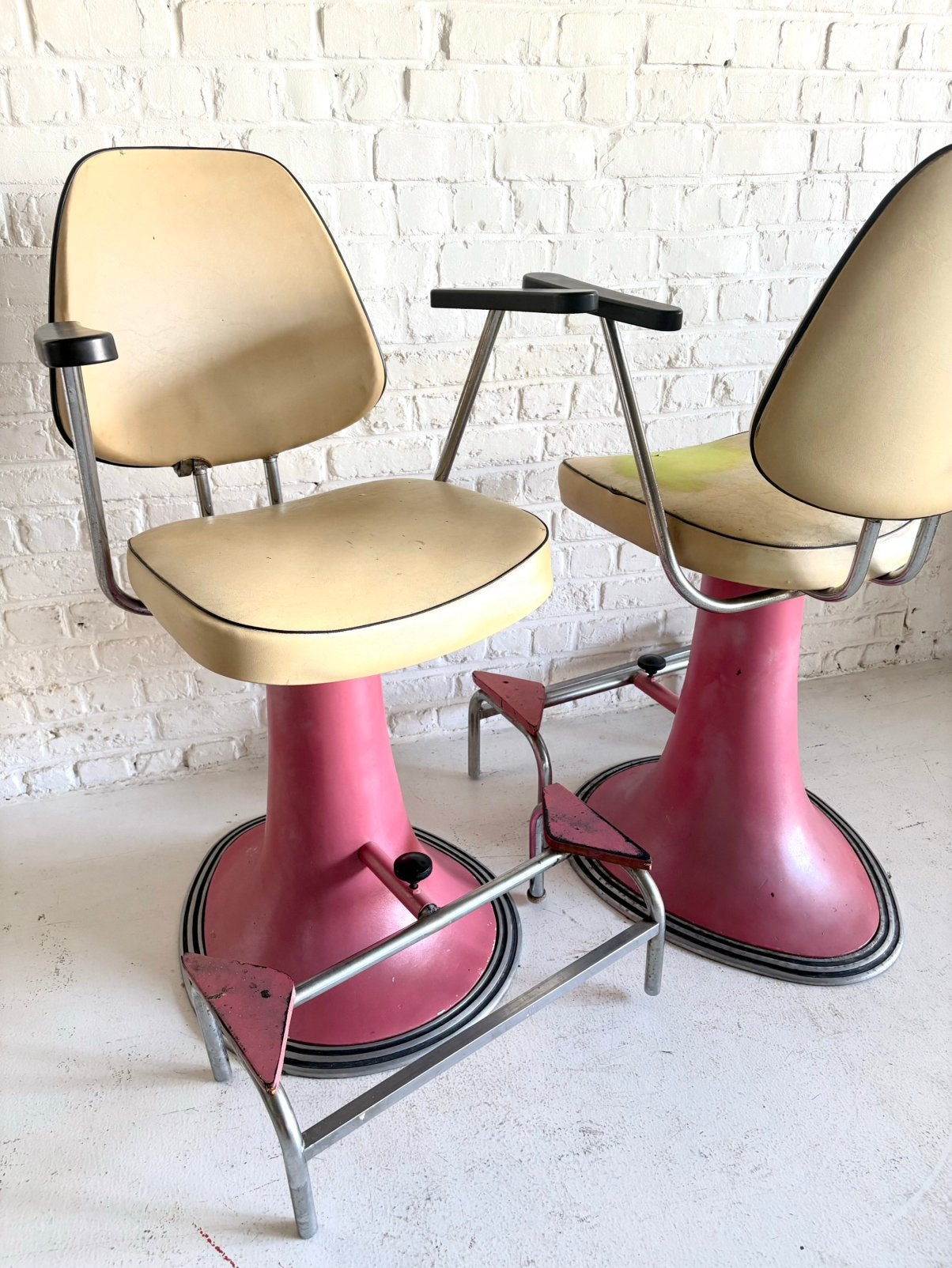 Fauteuil haute de Coiffeur en Skaï années 60 Rockabilly, Enlèvement