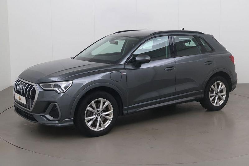 Audi Q3 tfsie s line 150 AT, Auto's, Automaat, Gebruikt, 4 cilinders, Overige bekleding