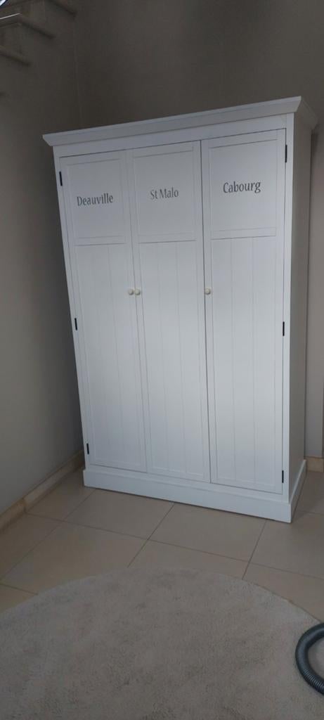 Witte slaapkamer kast, Ophalen