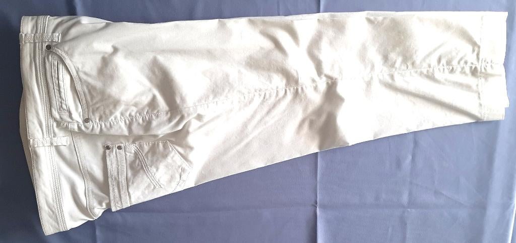 Te koop: Zo goed als nieuw! Witte kuitbroek, 42, Kleding | Dames, Broeken en Pantalons, Maat 42/44 (L), Wit, Driekwart, Ophalen