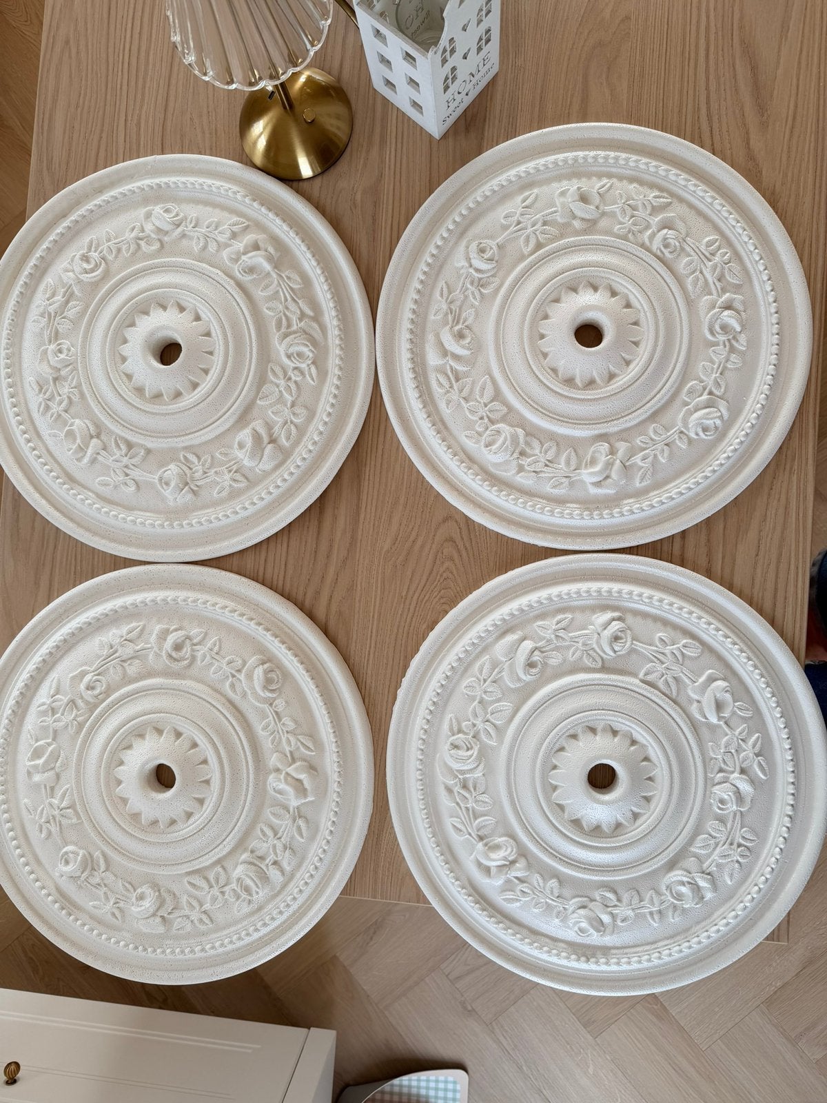 4 rosaces Decoflair 39 cm, Enlèvement, Neuf, Mousse polystyrène (Tempex), Moins de 4 cm
