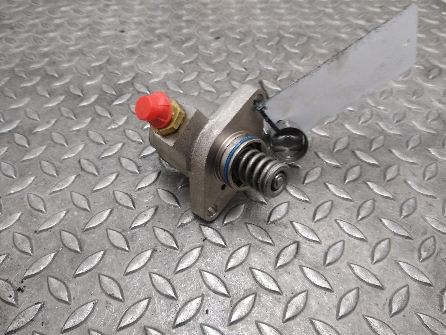 VOLKSWAGEN POLO BRANDSTOF POMP VOOR DE INJECTOR 04E127026BH, Ophalen of Verzenden, Gebruikt, ARN erkend