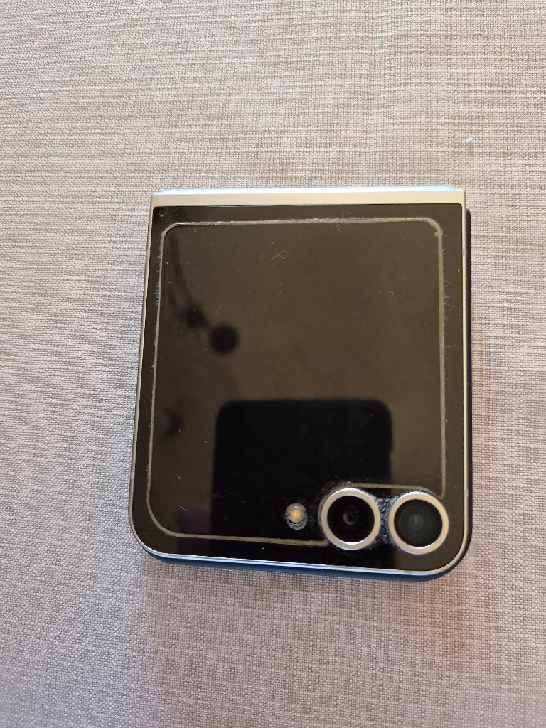 Un SMARTPHONE SAMSUNG Z FLIP6 5G 256 GB, Télécoms, Comme neuf, Enlèvement, Argent, Écran tactile