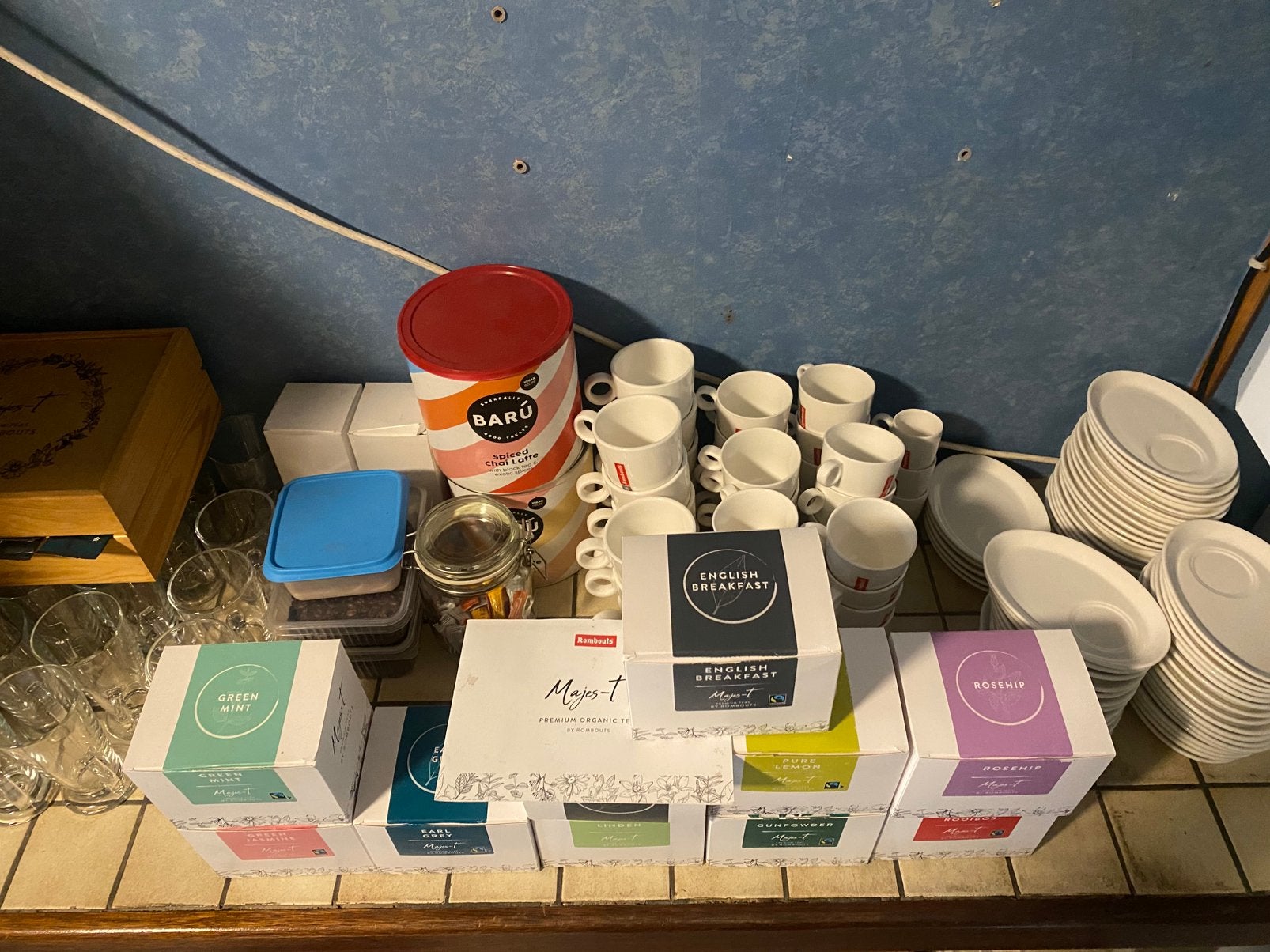 Boîte à thé, Enlèvement