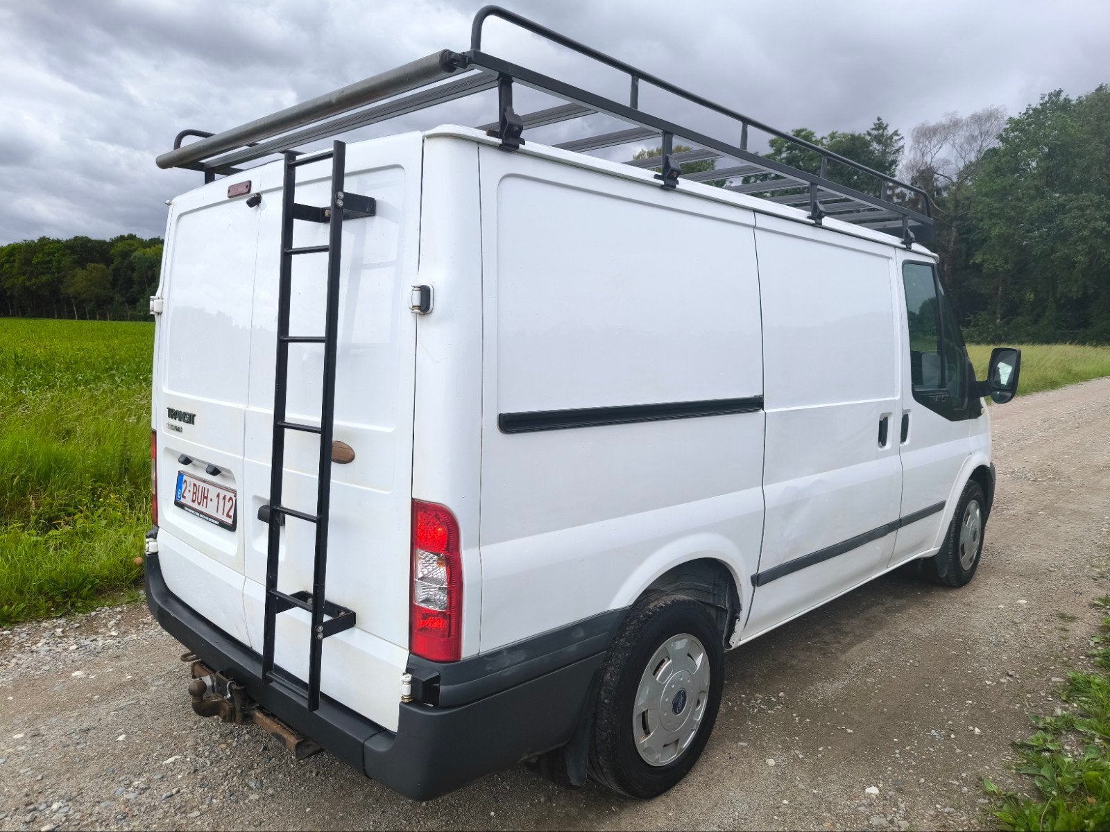 Ford Transit 260S 2.2 TDCI + LAGE KMS + CUSTOM AFWERKING, Autos, Ford, Transit, ABS, Caméra de recul, Airbags, Air conditionné