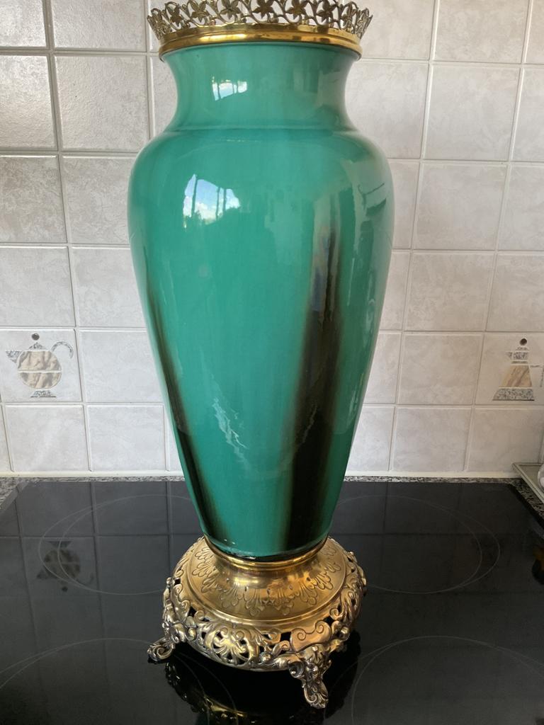 Heel mooie vaas op bronzen voet., Ophalen