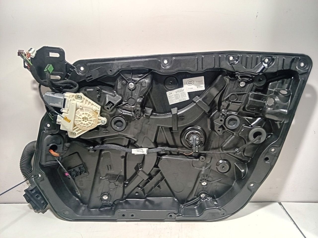Raammechaniek elektrisch rechts voor Mercedes-Benz C-Klasse, Onderdelen@venauto.nl, Van der Ven Autorecycling B.V., Ettenseweg 76, 4706 PB Roosendaal, The Netherlands