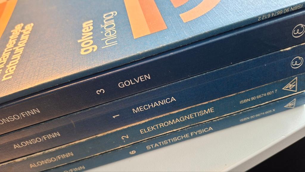 Fundamentele Natuurkunde - boeken Alonso Finn, Boeken, Wetenschap, Gelezen, Natuurwetenschap, Ophalen of Verzenden