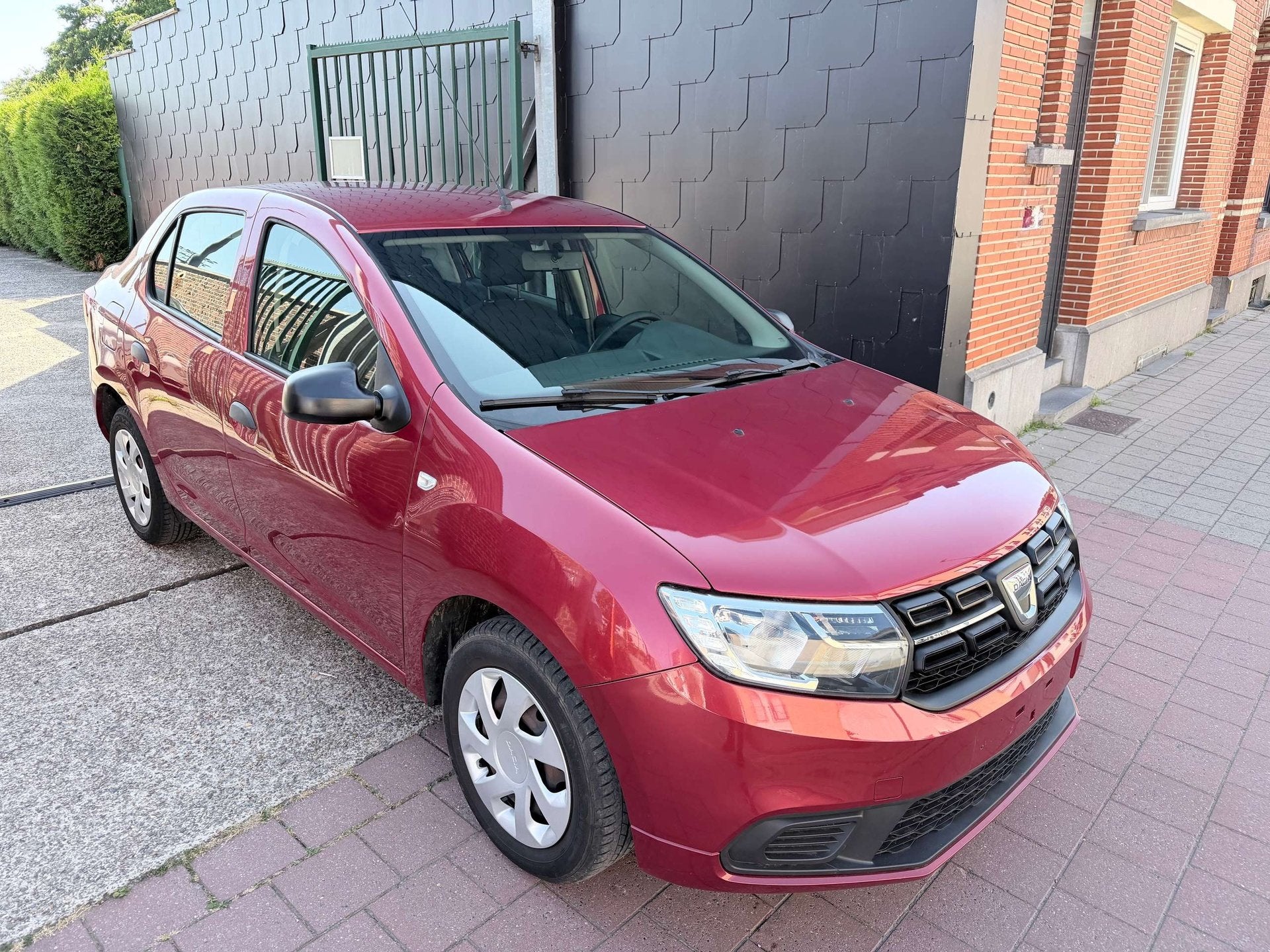 Dacia Logan 1.0 I EDITION AMBIANCE, Autos, Rouge, Achat, Entreprise, Tissu