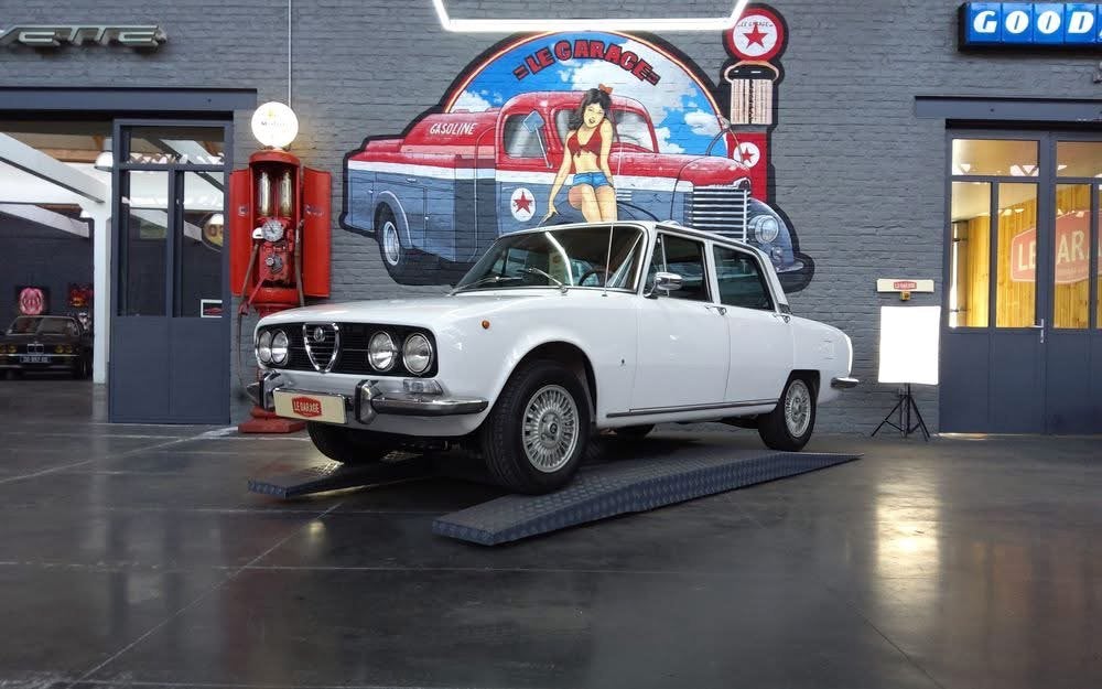 Alfa Romeo 2000   Berline 1973, Autres modèles, 4 portes, Berline, Blanc