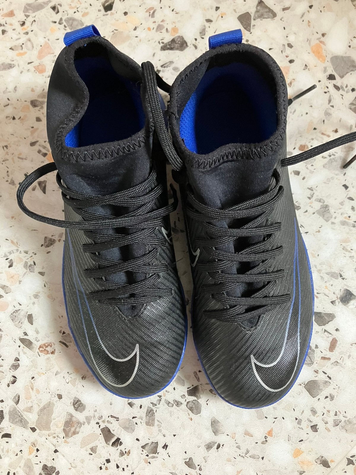 Nike schoenen maat 34, Sport en Fitness, Ophalen, Zo goed als nieuw, Schoenen