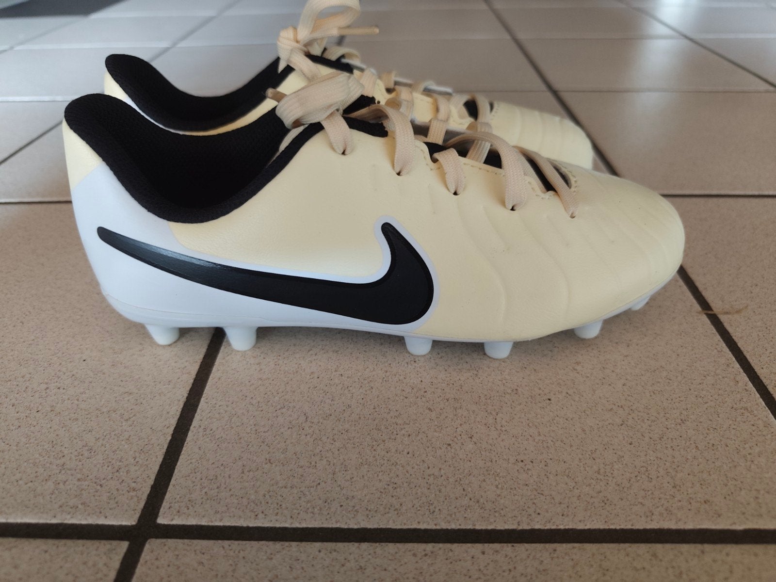 Voetbalschoenen | maat 34 | nike voetbalschoenen, Kleding | Heren, Schoenen, Ophalen, Sportschoenen, Nike, Nieuw
