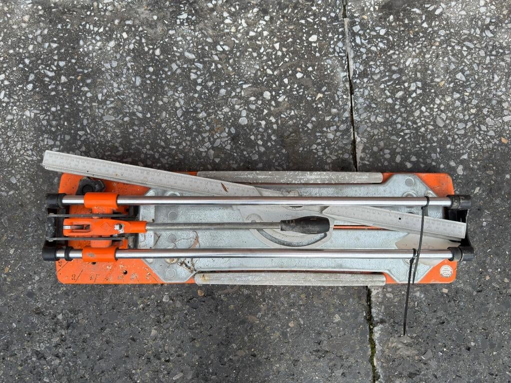 Loue coupe carrelage, Enlèvement, Comme neuf