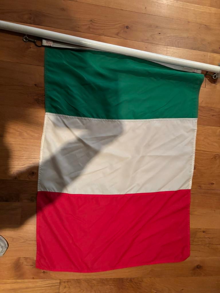 Italiaanse vlag aan stok, Ophalen of Verzenden, Zo goed als nieuw
