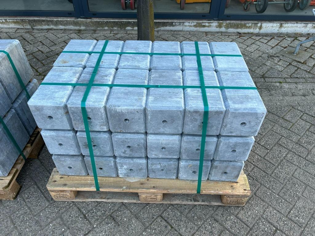 Hardsteen sokkel/hardsteen poer 18x18x33CM 4x facetrand, Ophalen, Nieuw, Overige typen