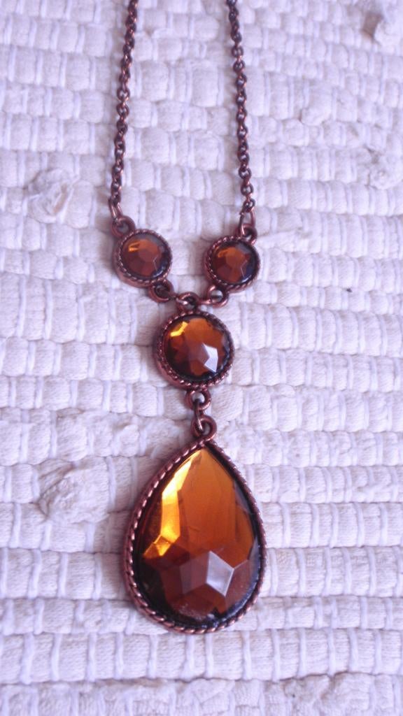 Ketting met bruine druppelvormige hanger - merk Lbmdj, Bijoux, Sacs & Beauté, Colliers, Enlèvement, Comme neuf, Brun, Réglable