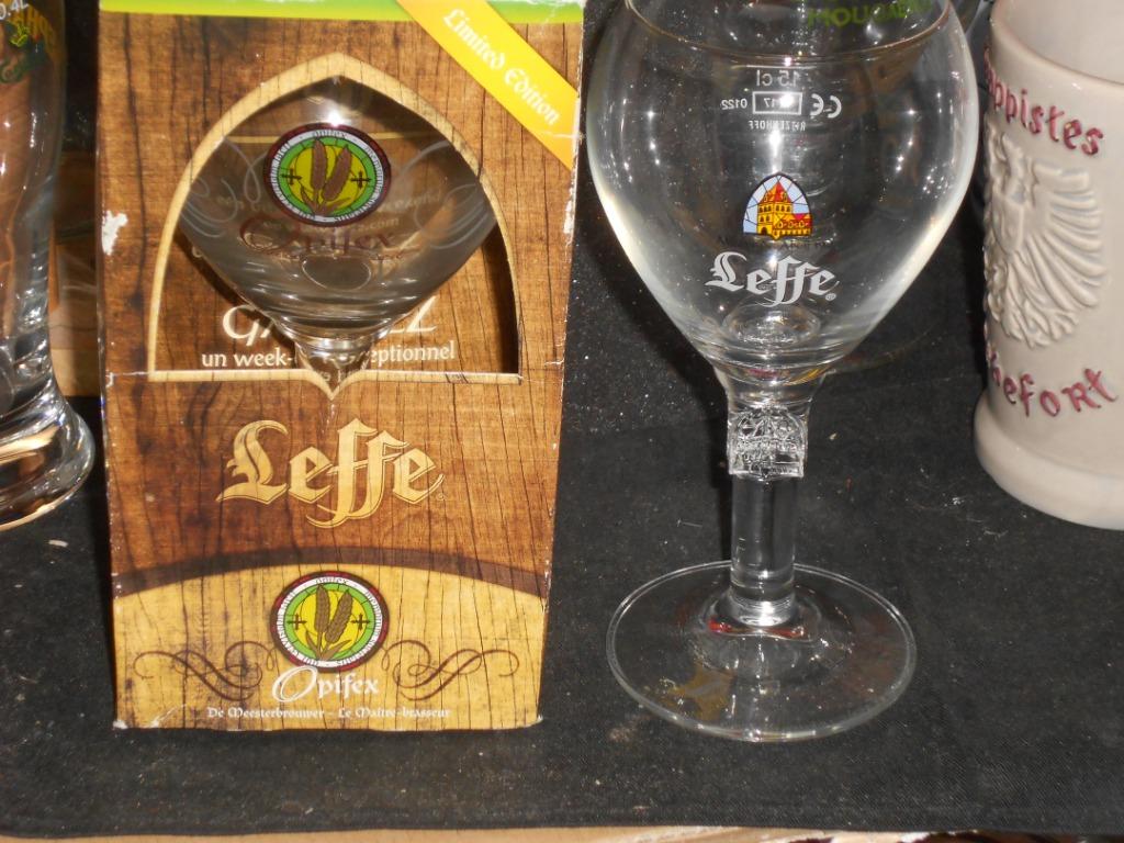 Bierglazen.Chouffe Houblon.Blauw.Leffe.Jupiler.Maes Pils.136, Collections, Marques de bière, Enlèvement ou Envoi, Comme neuf, Verre ou Verres