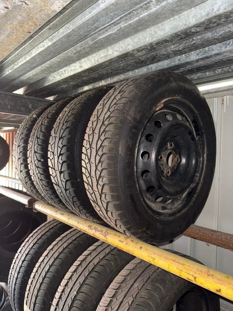 Toyota yaris winterwielen 185/60 R15, Auto diversen, Overige Auto diversen, Ophalen