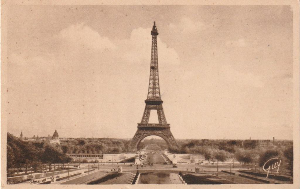 PARIS LA TOUR EIFFEL VUE GENERALE 1952, Enlèvement ou Envoi, 1940 à 1960, Affranchie, France