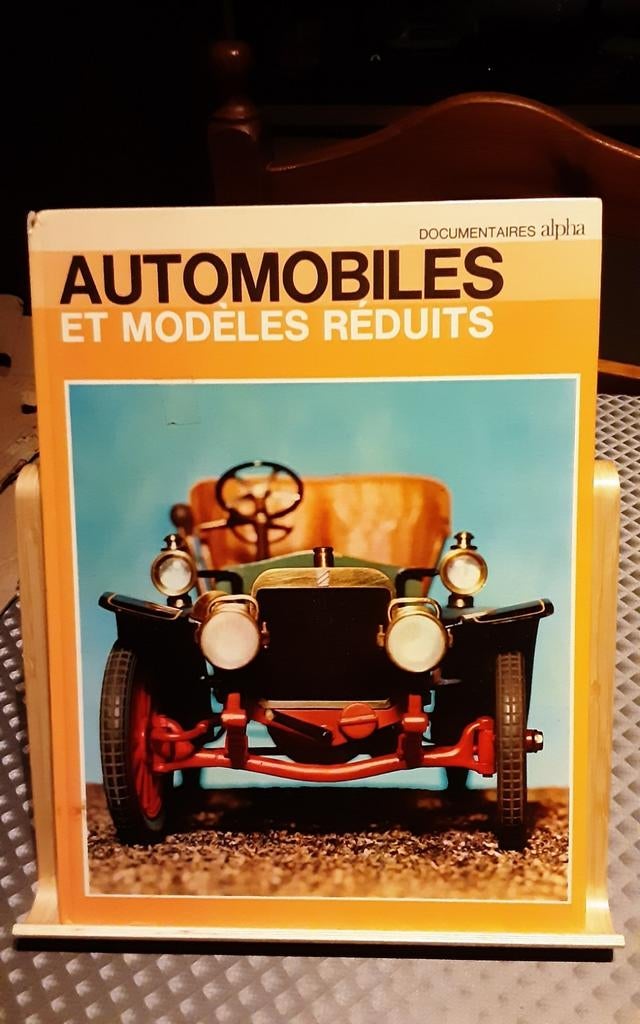 Automobilles modele reduites  boek, Livres, Enlèvement ou Envoi, Comme neuf