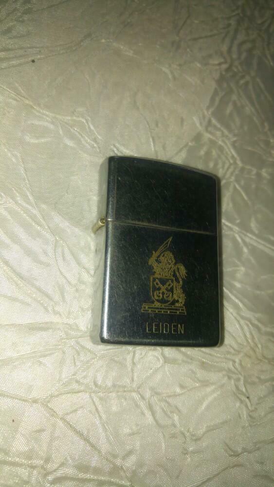 Aansteker Briquet Zippo Leiden "Frans" B VIII, Ophalen of Verzenden, Gebruikt, Aansteker