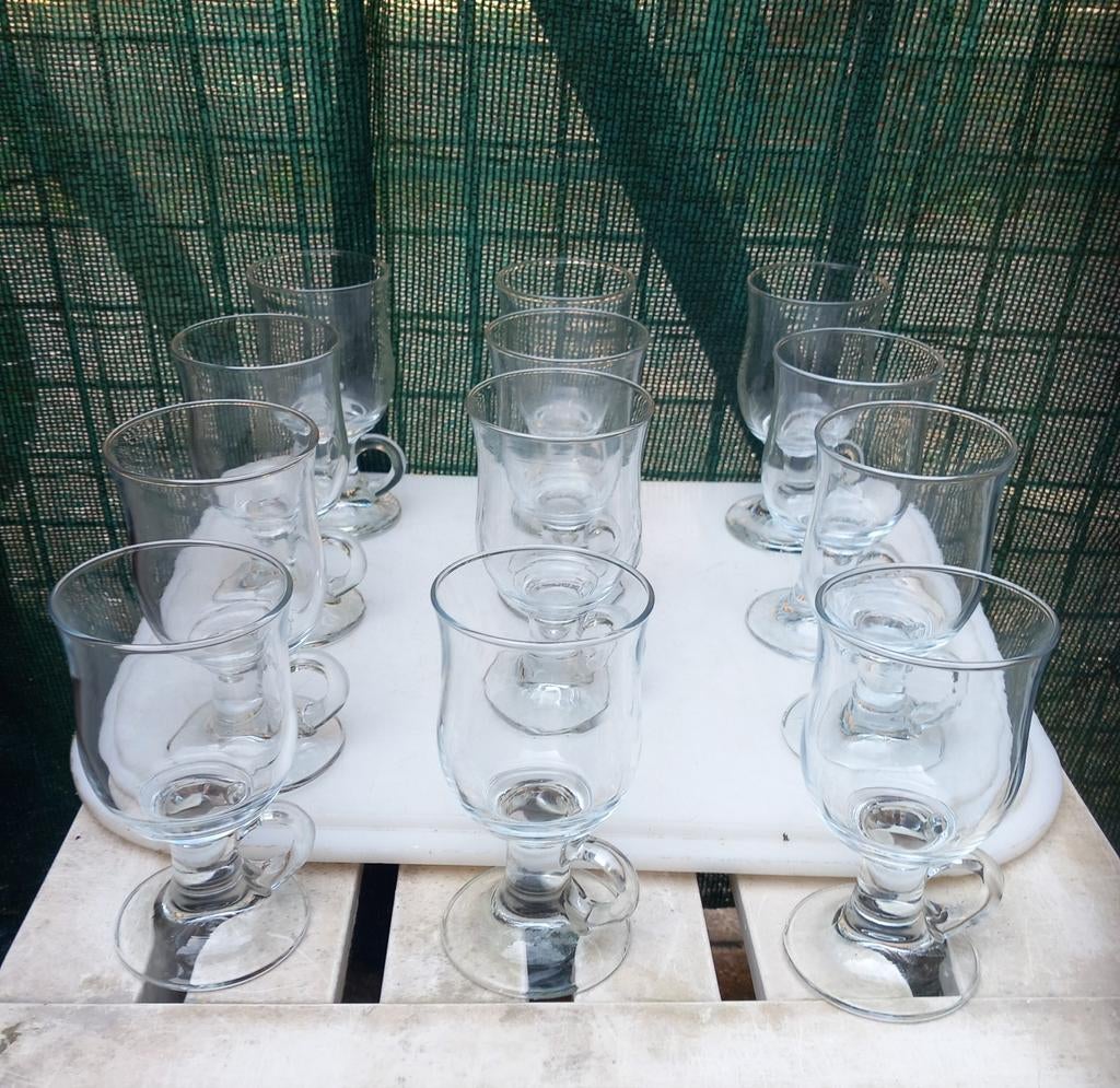 12 koffie/ Theeglazen alles,10€, Ophalen