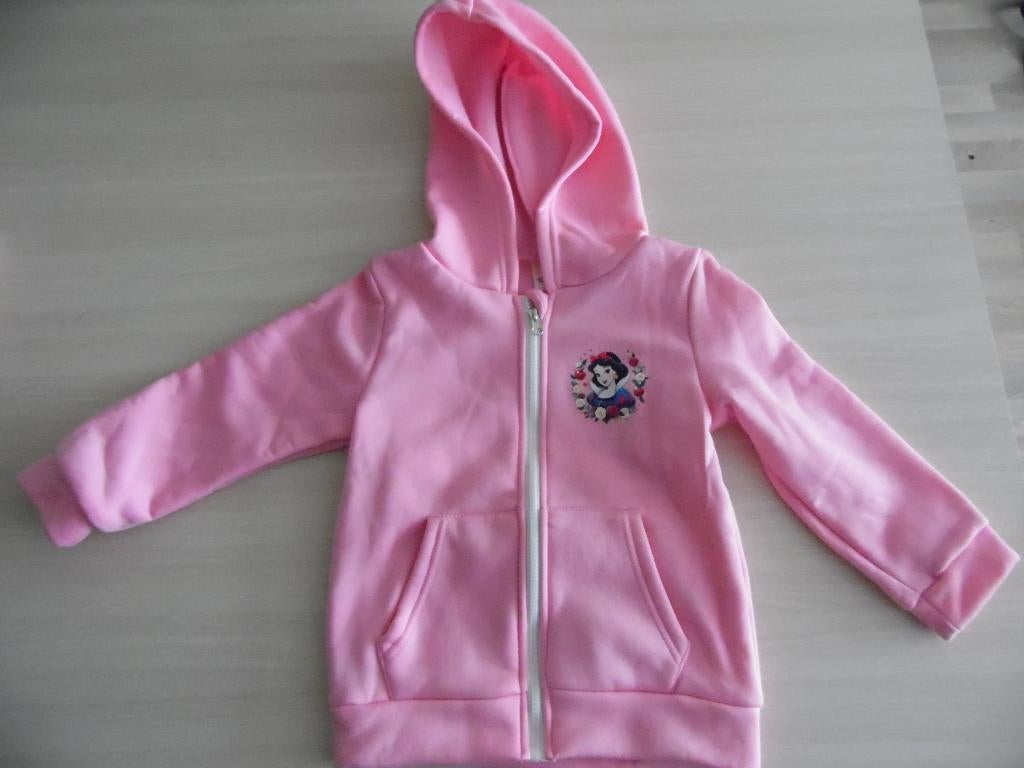 VESTE À CAPUCHE BLANCHE-NEIGE     DISNEY NEUF, Enfants & Bébés, Vêtements enfant | Taille 116, Enlèvement ou Envoi, Pull ou Veste