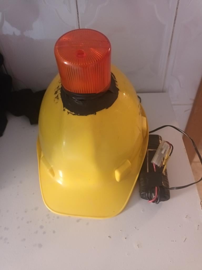 1 Casque avec girofare + Batteries, Bricolage & Construction, Enlèvement