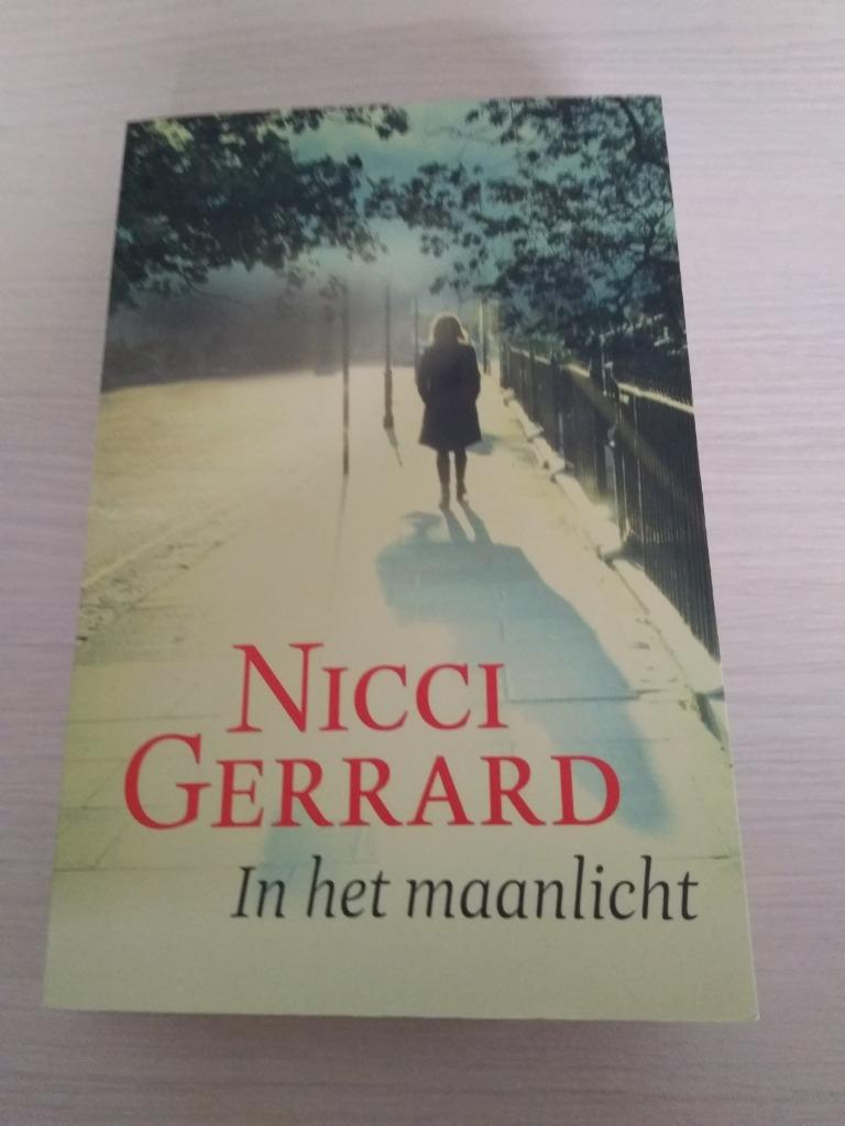 Roman - In het maanlicht (Nicci Gerrard), Boeken, Ophalen of Verzenden